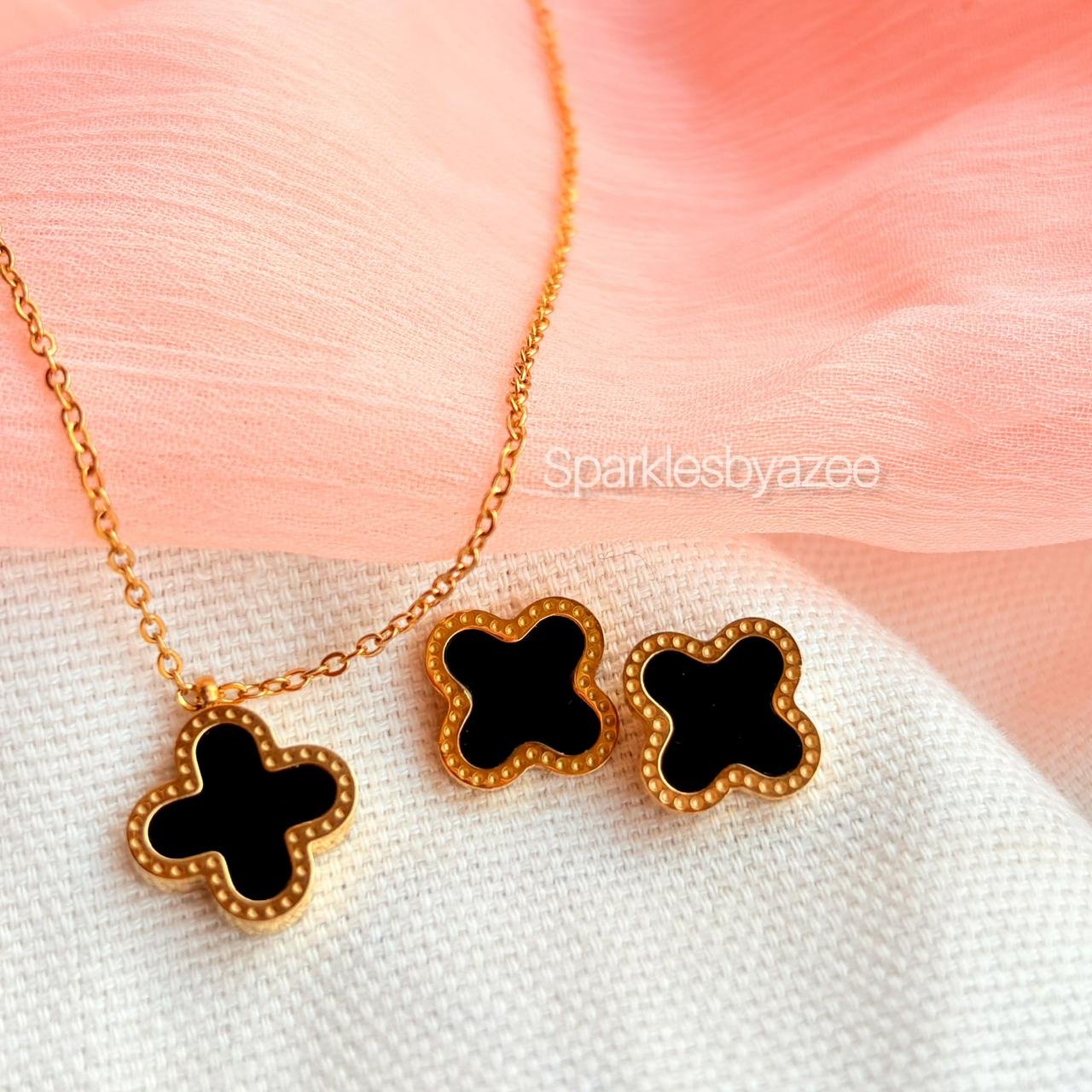 Black Clover Set Necklace with Stud (18K Gold Plated)